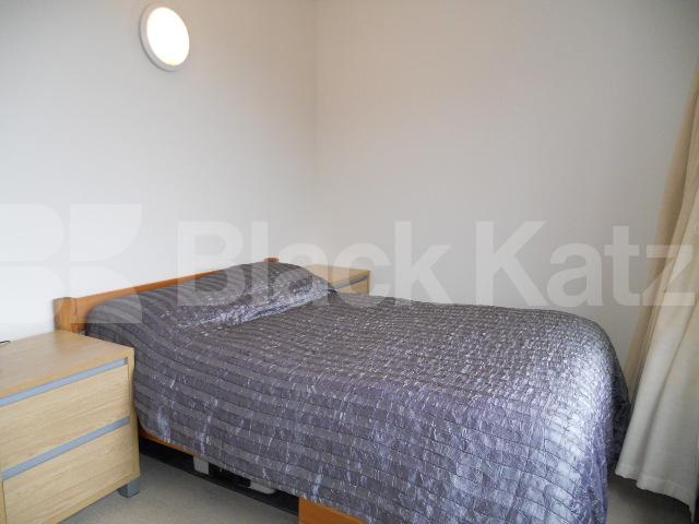 			MODERN 2 BEDROOM APARTMENT IN A PORTERED DEVELOPMENT, 2 Bedroom, 1 bath, 1 reception Flat			 Ice Wharf, KINGS CROSS 